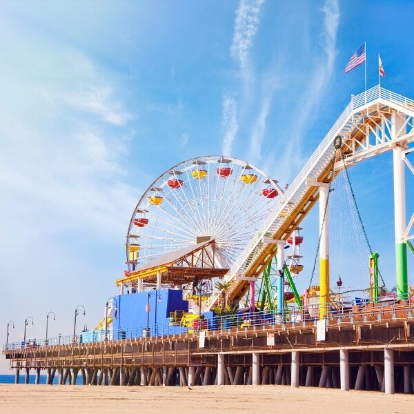 Professional cleaning services in Santa Monica, CA. Kids can play and enjoy time at the beach.